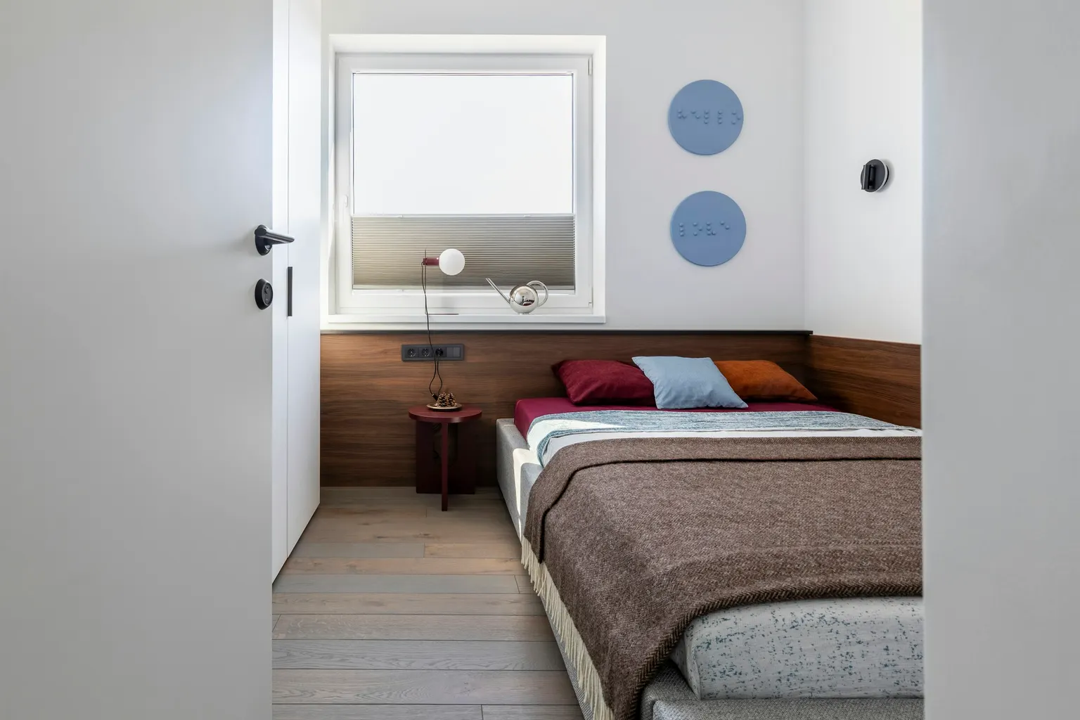 Duvet, 10.5 tog, and cover, Two pillows and cases, Desk lamp (Photo: Irena Oze on Unsplash)